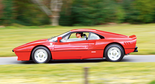 Ferrari GTO. Más conocido como el '288 GTO', por su motor (2.8 litros) y número de cilindros (ocho), aunque Ferrari oficialmente lo llama simplemente el GTO.