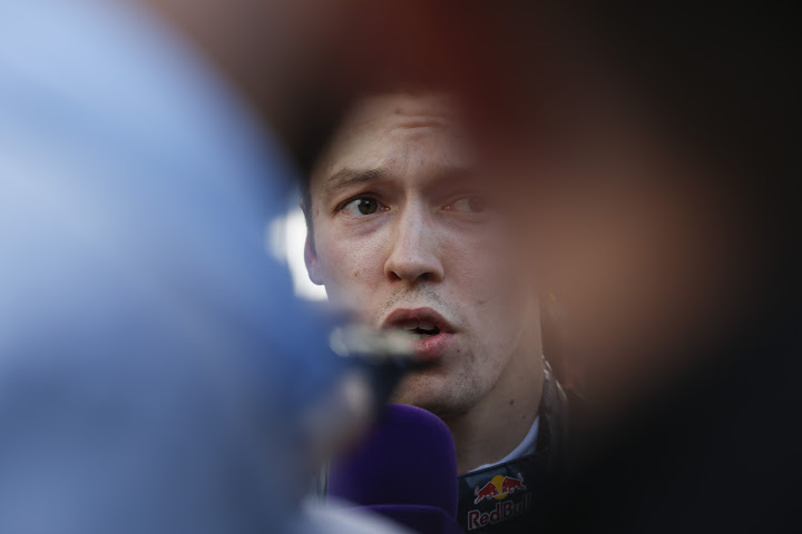 Daniil Kvyat (RUS) Red Bull Racing conversa con los medios. Circuito de Sochi, G.P. de Rusia, cuarta prueba de la temporada, el domingo 01 de mayo de 2016