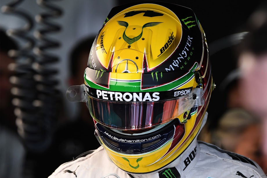 Lewis Hamilton (GBR) Mercedes AMG F1, en su taller, con su diseño especial en el casco para éste GP. G.P. de Méjico, Circuito Hermanos Rodríguez, Ciudad de Méjico, Méjico. Decimonovena  prueba del mundial, viernes 28, octubre, 2016.