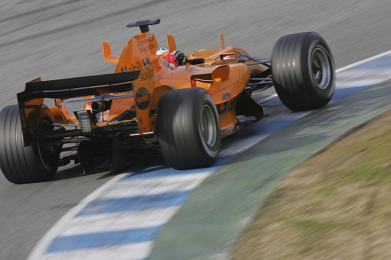McLaren naranja