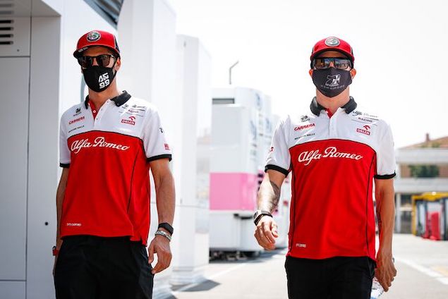 Kimi sigue perdiendo los sábados, pero ganando los domingos a Giovinazzi (FOTO: Alfa Romeo Racing)
