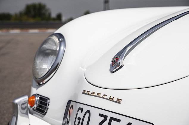 Cada vehículo Porsche ha presentado este sello de calidad en su capó.