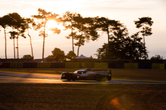 Toyota al frente en amanecer en Le Mans (FOTO: TOYOTA GAZOO RACING)