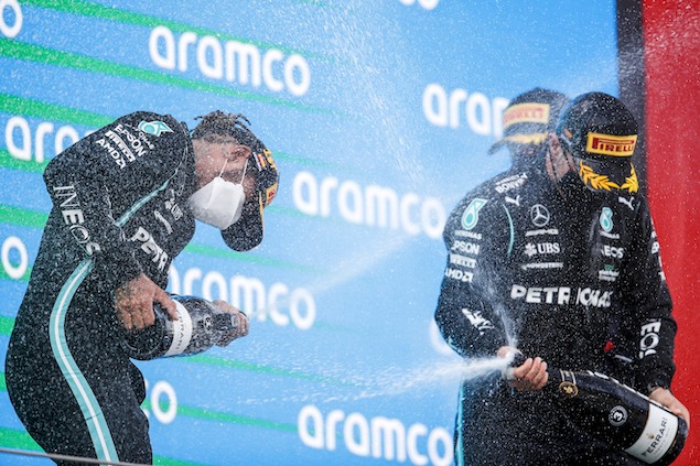 Bottas y Hamilton sobre encuentro en pista en España (FOTO: Zak Mauger/Pirelli Motorsport)