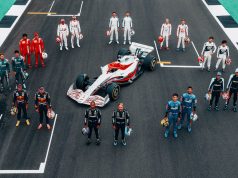 Los pilotos con el prototipo del auto 2022 de F1 (FOTO: F1)