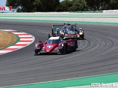 El ORECA LMP2 No. 1 de Richard Mille Racing, de Tatiana Calderón, Sophia Floersch y Beitske Visser, perseguido por el ORECA LMP2 No. 38 de JOTA Sport, de Roberto González, Antonio Félix da Costa y Anthony Davidson, durante las "6H de Portimao" del WEC (FOTO: Benoit Maroye para FASTMag)