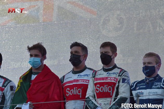 Roberto González, Antonio Félix da Costa y Anthony Davidson, ganadores de las "6H de Portimao", clase LMP2 del WEC, con el ORECA No. 38 de JOTA Sport (FOTO: Benoit Maroye para FASTMag)
