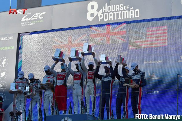 El podio de las "6H de Portimao" del WEC, clase LMP2, encabezado por Roberto González, Antonio Félix da Costa y Anthony Davidson, del ORECA No. 38 de JOTA Sport (FOTO: Benoit Maroye para FASTMag)
