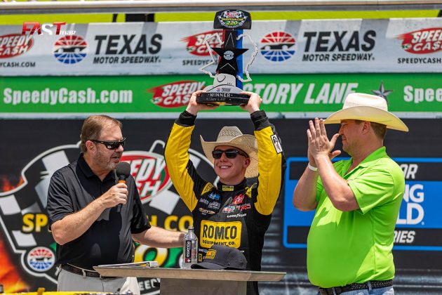 John Hunter Nemechek (No. 4 Kyle Busch Motorsports), ganador del SpeedyCash.com 220 de Camionetas de NASCAR en Texas Motor Speedway (FOTO: Arturo Vega para FASTMag)