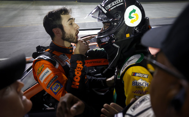 Larson y Harvick (FOTO: Jared C. Tilton/NASCAR)