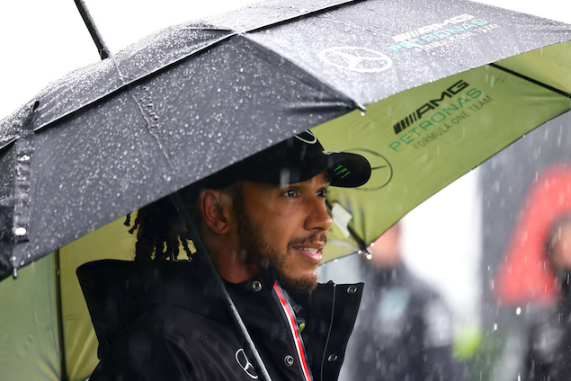 La bienvenida de Lewis Hamilton a George Russell a Mercedes (FOTO: Steve Etherington/Mercedes AMG F1)