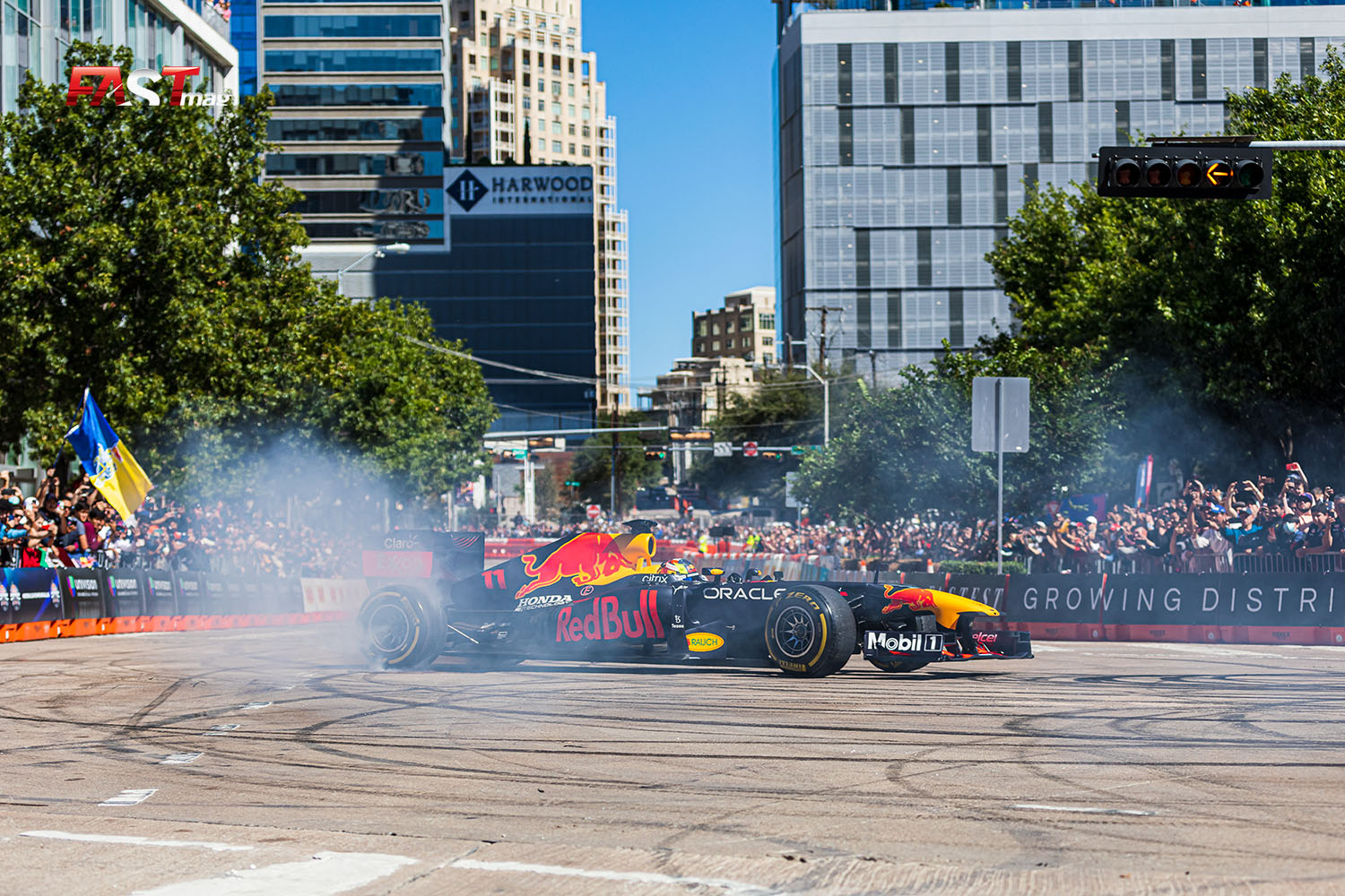 Sergio Pérez en el Red Bull Show Run que se realizó en Dallas, Texas, el 16 de octubre (FOTO: Arturo Vega para FASTMag)