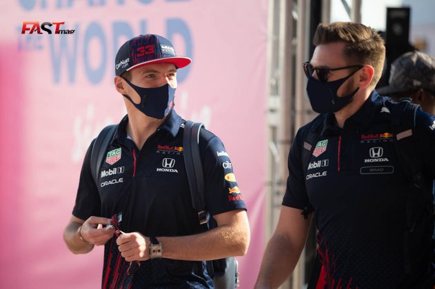 Max Verstappen (Red Bull Racing) en su llegada al Circuito de las Américas para el primer día de actividades del GP de Estados Unidos 2021 de F1 (FOTO: Nick Hreror para FASTMag)