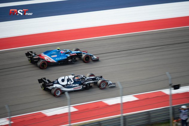 Yuki Tsunoda (Scuderia AlphaTauri) y Esteban Ocon (Alpine F1 Team) durante la tercera práctica libre del GP de Estados Unidos de F1 en el Circuito de las Américas de Austin (FOTO: Nick Hreror para FASTMag)