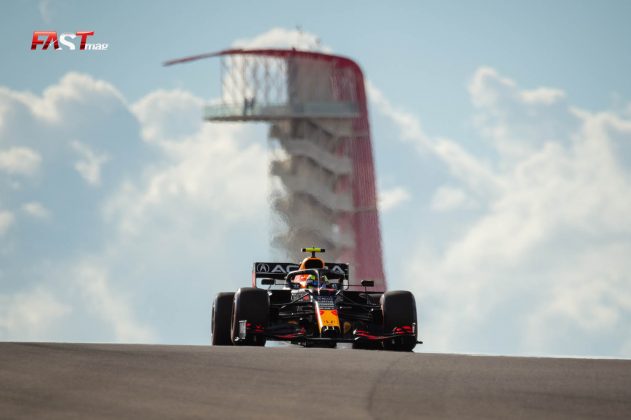 Sergio Pérez (Red Bull Racing) durante la calificación del GP de Estados Unidos de F1 en el Circuito de las Américas de Austin (FOTO: Nick Hreror para FASTMag)