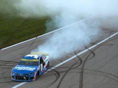 En Kansas, Larson llega a noveno triunfo de 2021 (FOTO: Meg Oliphant/NASCAR)