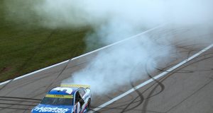 En Kansas, Larson llega a noveno triunfo de 2021 (FOTO: Meg Oliphant/NASCAR)