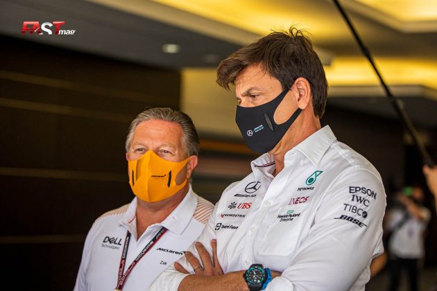 Toto Wolff y Zak Brown, jefes de Mercedes AMG y McLaren, durante la rueda de prensa de directores de equipo del GP de Estados Unidos 2021 de F1.(FOTO: Arturo Vega para FASTMag)