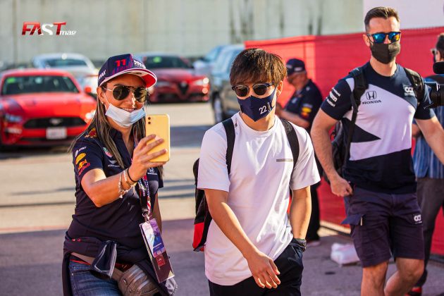 Yuki Tsunoda (Scuderia AlphaTauri) en su llegada al Circuito de las Américas para el primer día de actividades del GP de Estados Unidos 2021 de F1 (FOTO: Arturo Vega para FASTMag)