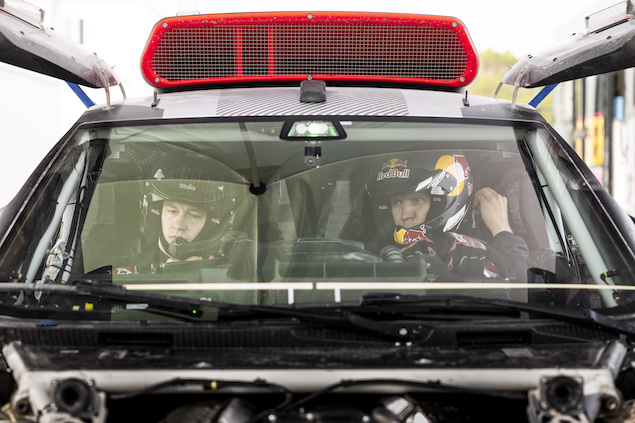 Para generar resistencia alta a los rayones, se utiliza un parabrisas de vidrio laminado calefactado del Audi A4 (FOTO: Audi Sport)