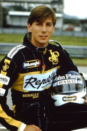 Johnny Dumfries, coequipero de Ayrton Senna en Lotus F1 y ganador de las 24 Horas de Le Mans en 1988, falleció el 22 de marzo (FOTO: Lotus)