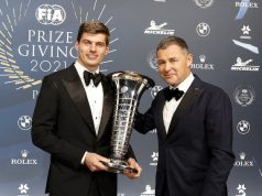 Verstappen recibe trofeo de campeón en Gala de FIA (FOTO: FIA)