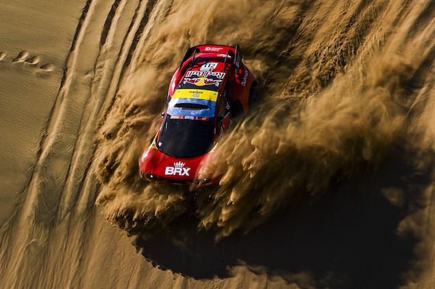 ¿Podrá Loeb remontar en la lucha por el triunfo? FOTO: Eric Vargiolu/Dakar/ASO)