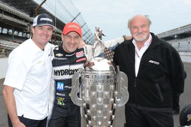 Kalkhoven, Jimmy Vasser y Tony Kanaan, ganadores de Indy 500 en 2013 (FOTO: INDYCAR)