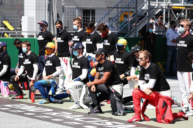 F1: Arrodillamiento por campaña "We Race as One" no continuará en 2022 (FOTO: Mercedes AMG F1)