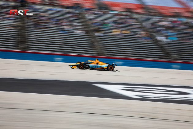 Felix Rosenqvist (ARROW McLaren SP) en el Texas 375 de INDYCAR en Texas Motor Speedway (FOTO: Arturo Vega para FASTMag)