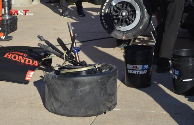 Restos del auto de Jack Harvey (Rahal Letterman Lanigan) tras un accidente durante las prácticas del Texas 375 de IndyCar (FOTO: Omar Jalife para FASTMag)