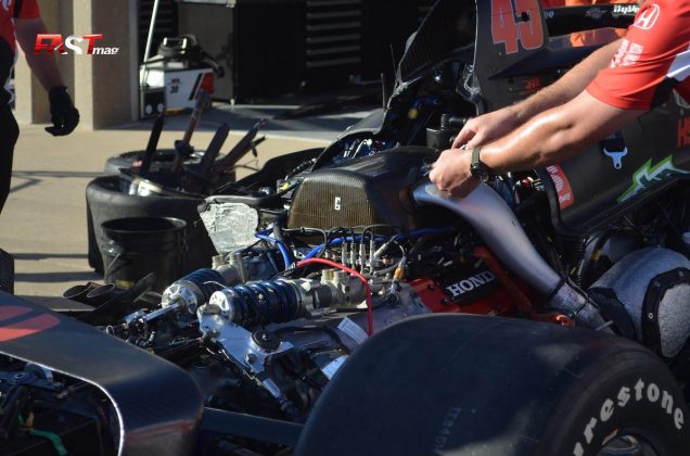Restos del auto de Jack Harvey (Rahal Letterman Lanigan) tras un accidente durante las prácticas del Texas 375 de IndyCar (FOTO: Omar Jalife para FASTMag)