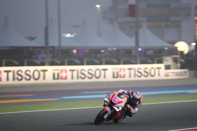 Enea Bastianini (Gresini Ducati) durante la calificación del GP de Katar 2022 (FOTO: Gold & Goose/Red Bull Content Pool)