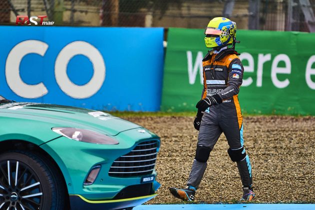 Lando Norris (McLaren) tras accidentarse en la calificación del viernes del GP de Emilia Romaña 2022 de F1 (FOTO: Piergiorgio Facchinetti para FASTMag)