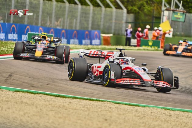 Kevin Magnussen (Haas F1 Team) y Sergio Pérez (Red Bull Racing) durante la Carrera Sprint del GP de Emilia Romaña de F1 2022 en Imola (FOTO: Piergiorgio Facchinetti para FASTMag)