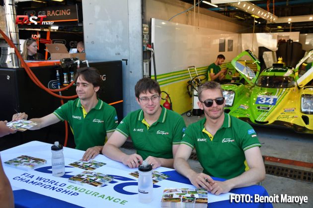 Esteban Gutiérrez, Alex Brundle y Jakub Šmiechowski, del Inter Europol Competition No. 43 de LMP2, en la firma de autógrafos previa a las "6H de Monza" del WEC 2022.