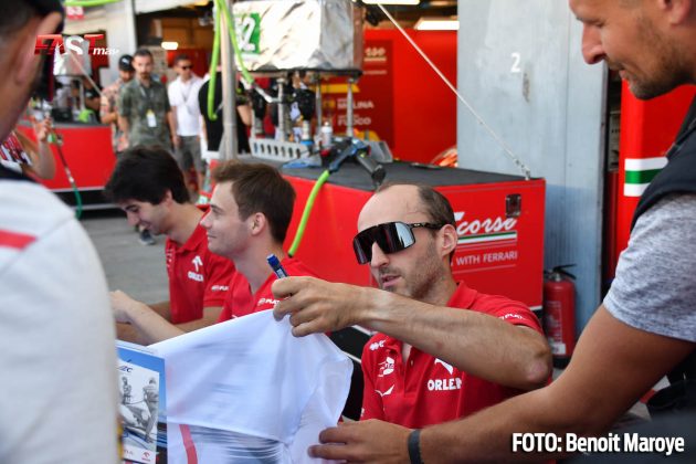 Robert Kubica, Louis Deletraz y Lorenzo Colombo, del PREMA Team No. 9 de LMP2, en la firma de autógrafos previa a las "6H de Monza" del WEC 2022.