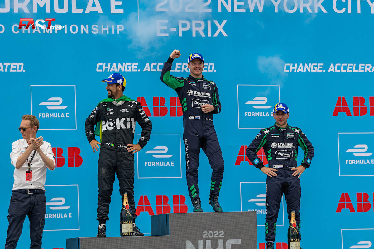 Nick Cassidy (Envision Racing), Lucas Di Grassi (Venturi) y Robin Frijns (Envision), el podio de la Carrera 1 del ePrix de Nueva York de Fórmula E (FOTO: Arturo Vega para FASTMag)