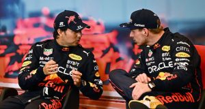 Marko: "Pérez es el coequipero perfecto porque no trata de pelearle a Verstappen" (FOTO: Clive Mason/Red Bull Content Pool)