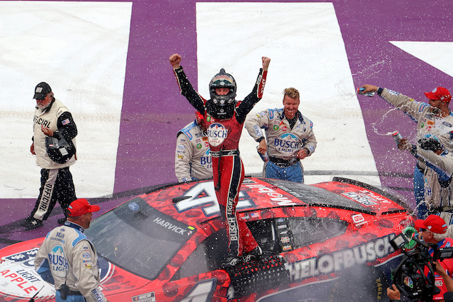 NASCAR: Harvick regresa al triunfo en Michigan (FOTO: Mike Mulholland/NASCAR)