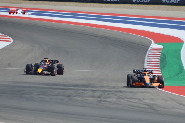 Max Verstappen (Red Bull) y Daniel Ricciardo (McLaren) en la Práctica 3 del GP de Estados Unidos F1 2022 (FOTO: Omar Jalife para FASTMag)