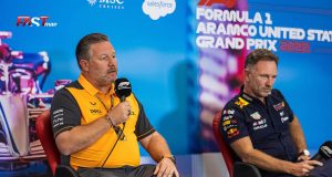 Zak Brown (McLaren) y Christian Horner (Red Bull) en la rueda de prensa de jefes de equipo de FIA en el GP de Estados Unidos F1 2022 (FOTO: Arturo Vega para FASTMag)