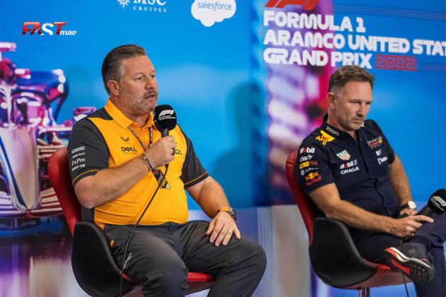 Zak Brown (McLaren) y Christian Horner (Red Bull) en la rueda de prensa de jefes de equipo de FIA en el GP de Estados Unidos F1 2022 (FOTO: Arturo Vega para FASTMag)