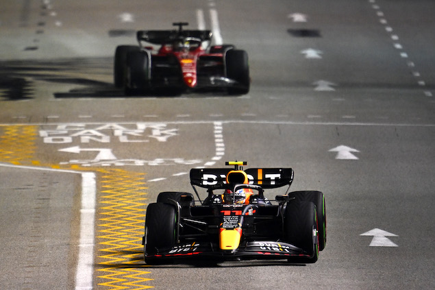 Pérez mantuvo su victoria en Singapur, pese a sanción (FOTO: Clive Rose/Red Bull Racing)
