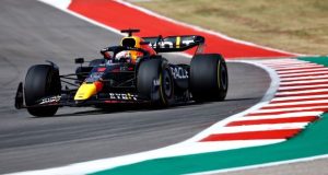 Red Bull recibe multa y restricciones aerodinámicas por límite de gastos