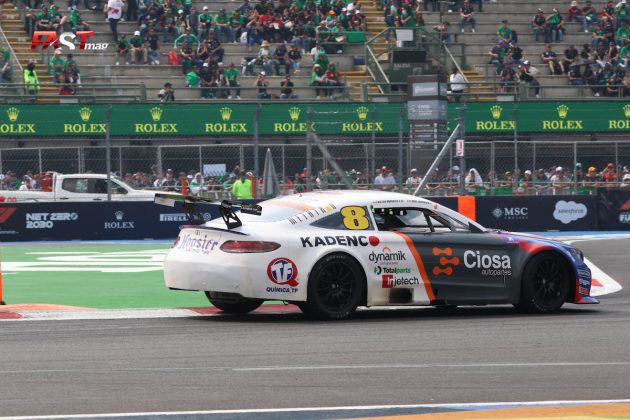 Bernardo Jourdain durante la carrera de Legends Cup en el Autódromo Hermanos Rodríguez (FOTO: Jalife para FASTMag)