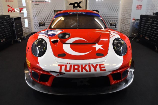 Porsche 911 GT3 R de Ayhancan Guven (TEAM Türkiye/Turquía) en los FIA Motorsport Games 2022 (FOTO: Yann Seite para FASTMag)