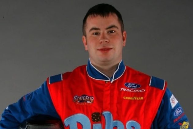 Bobby East, quien compitió en divisiones nacionales de NASCAR y USAC, fue asesinado el 13 de junio durante un asalto. Tenía 37 años de edad.