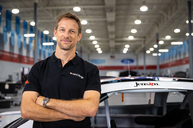 Jenson Button también le entra a NASCAR (FOTO: Mobil 1 Racing)