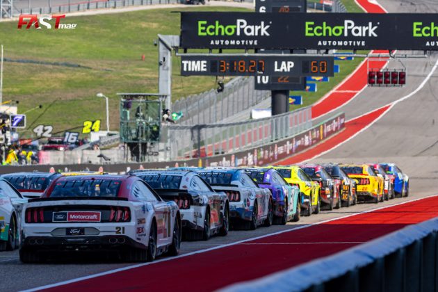 Uno de los reinicios finales del EchoPark GP de Copa NASCAR 2023 en el Circuito de las Américas (FOTO: Arturo Vega para FASTMag)